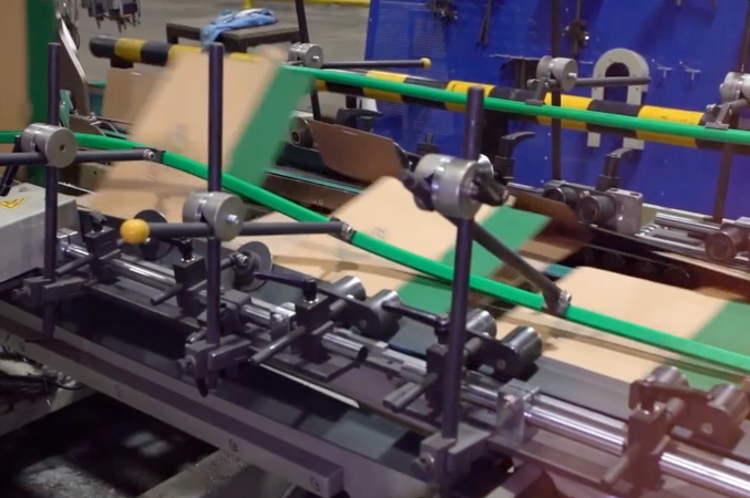 Application of glue with subsequent gluing of products